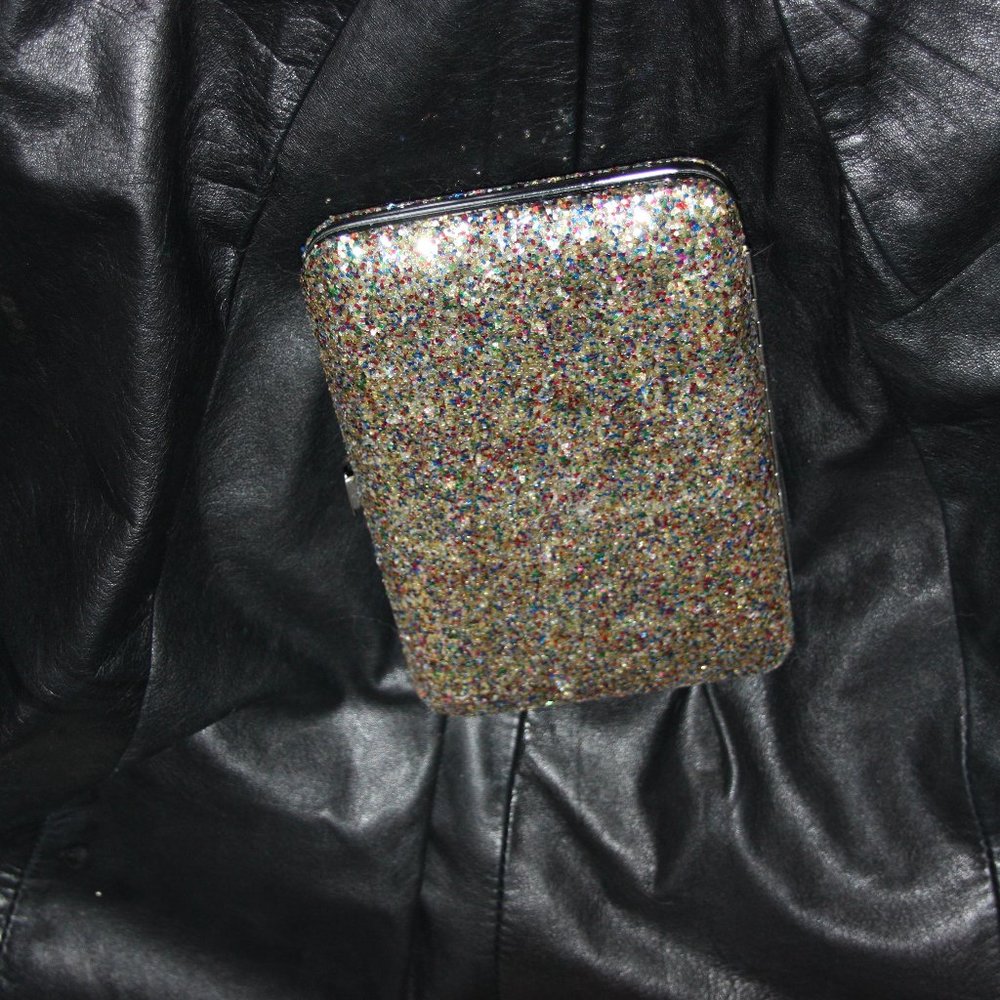 GLITTERY MANICURE SET - NEW